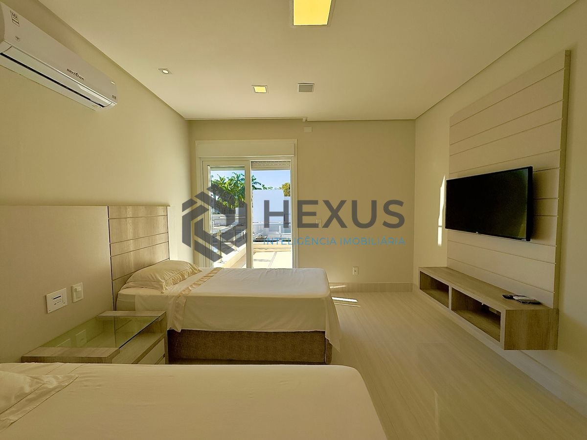 Foto 28 de Casa reformada com piscina e área gourmet no Jardim Acapulco, Guarujá
