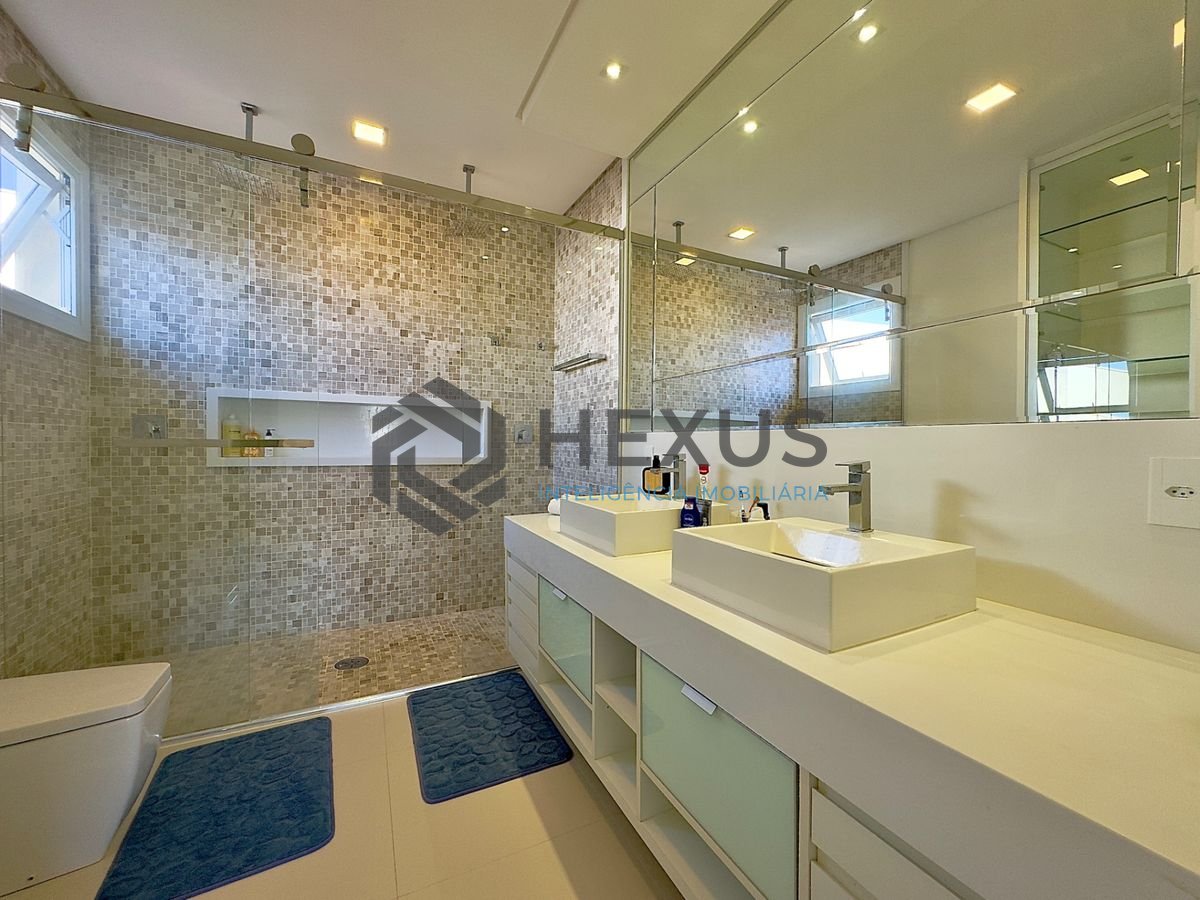 Foto 22 de Casa reformada com piscina e área gourmet no Jardim Acapulco, Guarujá