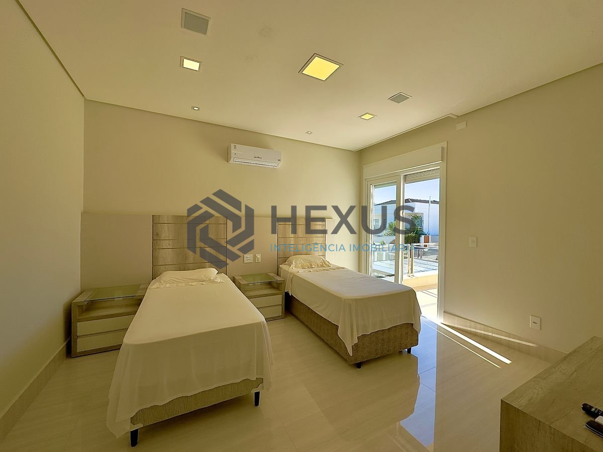 Foto 27 de Casa reformada com piscina e área gourmet no Jardim Acapulco, Guarujá