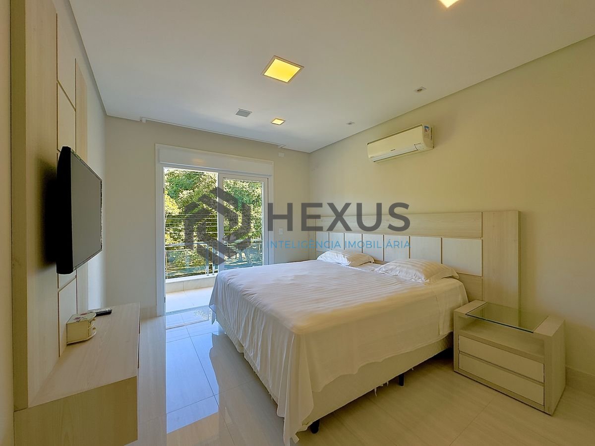 Foto 39 de Casa reformada com piscina e área gourmet no Jardim Acapulco, Guarujá