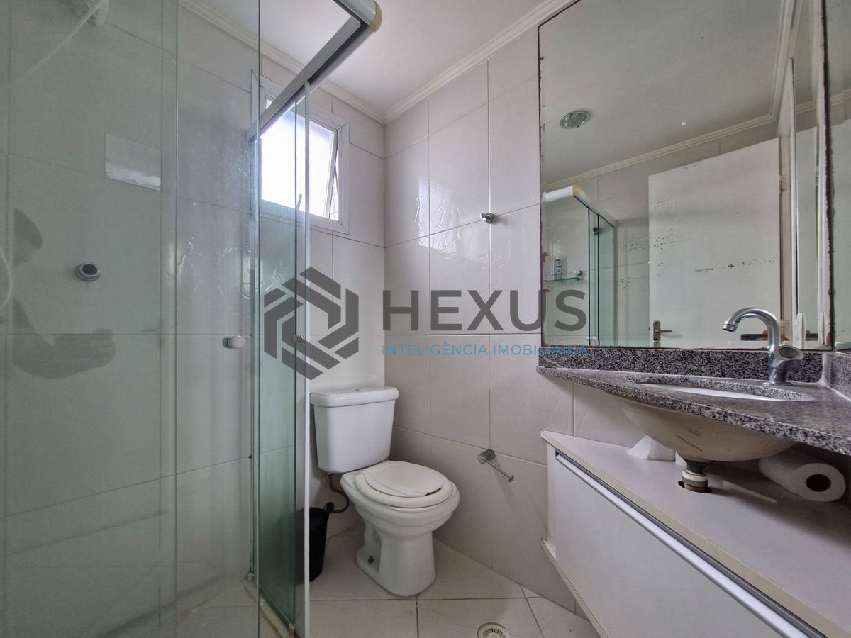 Foto 17 de Apartamento reformado com varanda a 100m da praia no Tombo, Guarujá