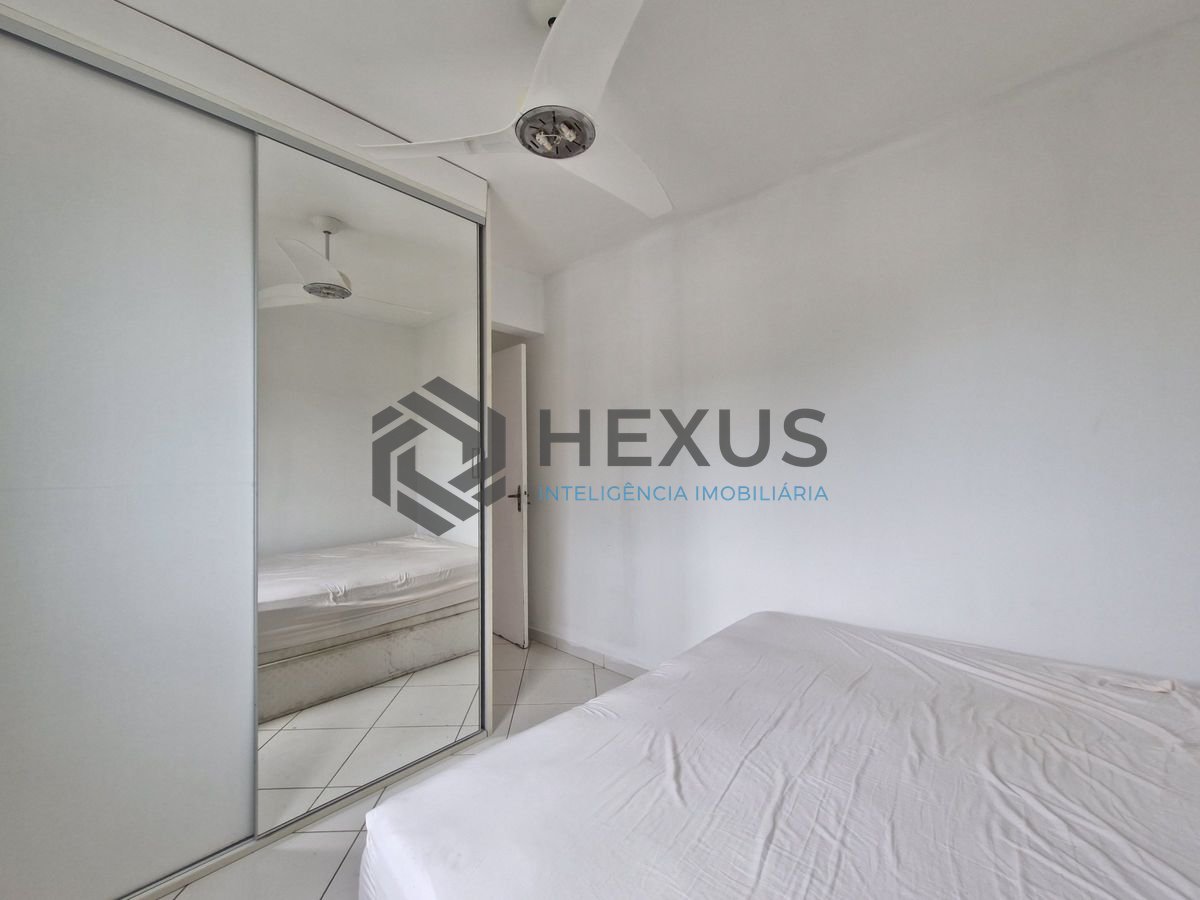 Foto 19 de Apartamento reformado com varanda a 100m da praia no Tombo, Guarujá