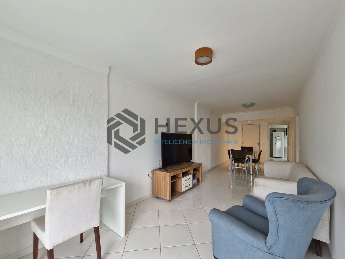 Foto 9 de Apartamento reformado com varanda a 100m da praia no Tombo, Guarujá