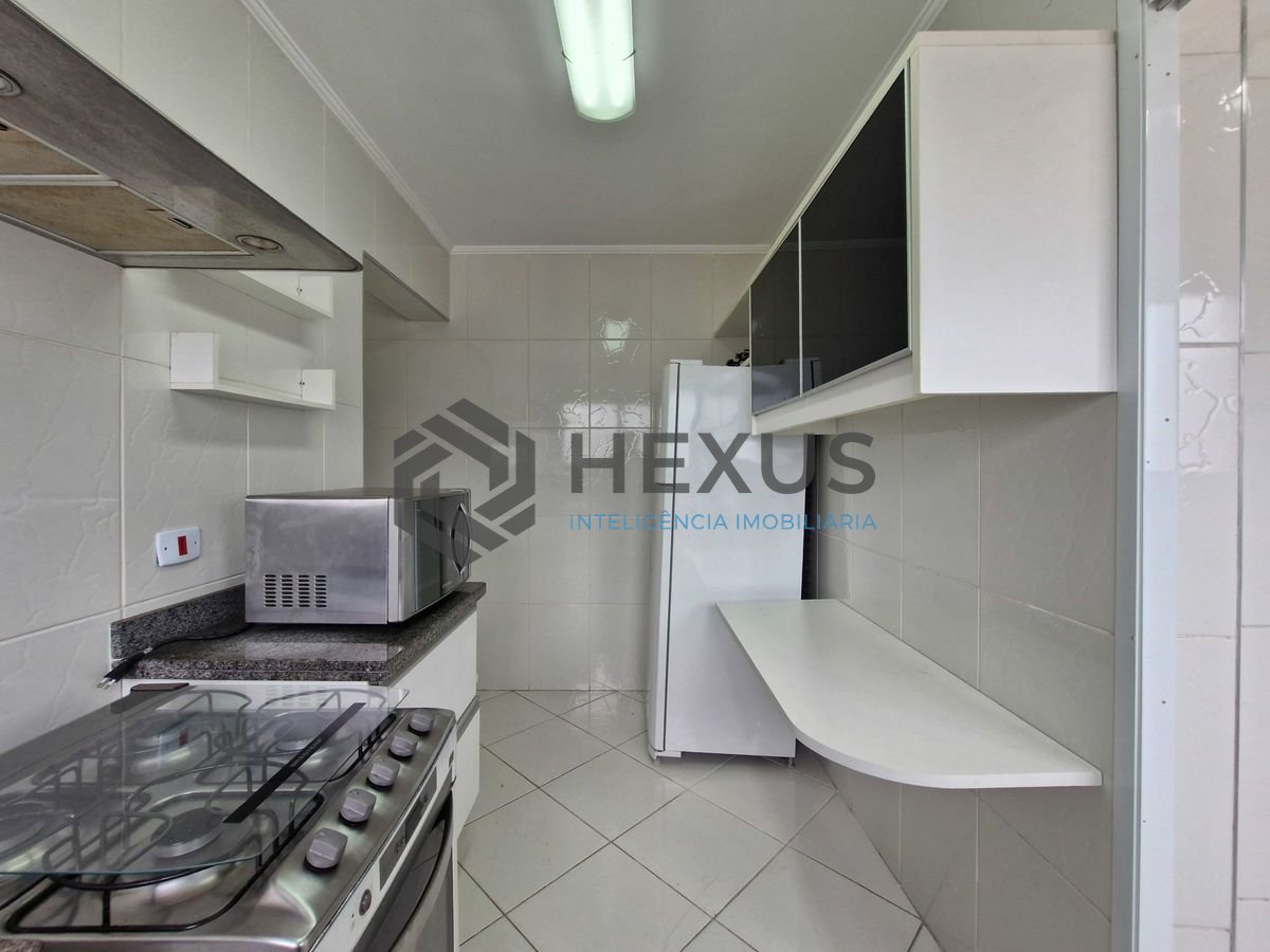 Foto 22 de Apartamento reformado com varanda a 100m da praia no Tombo, Guarujá