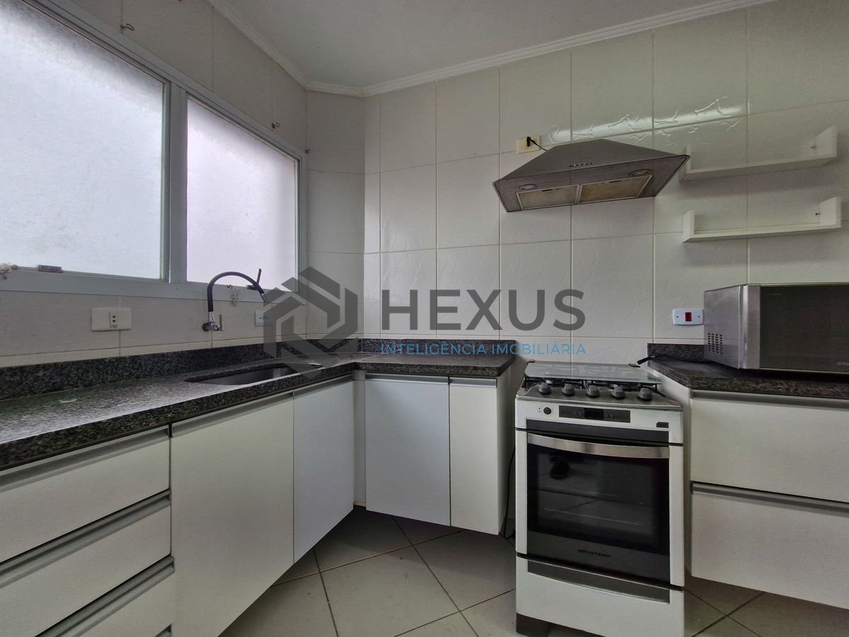 Foto 23 de Apartamento reformado com varanda a 100m da praia no Tombo, Guarujá