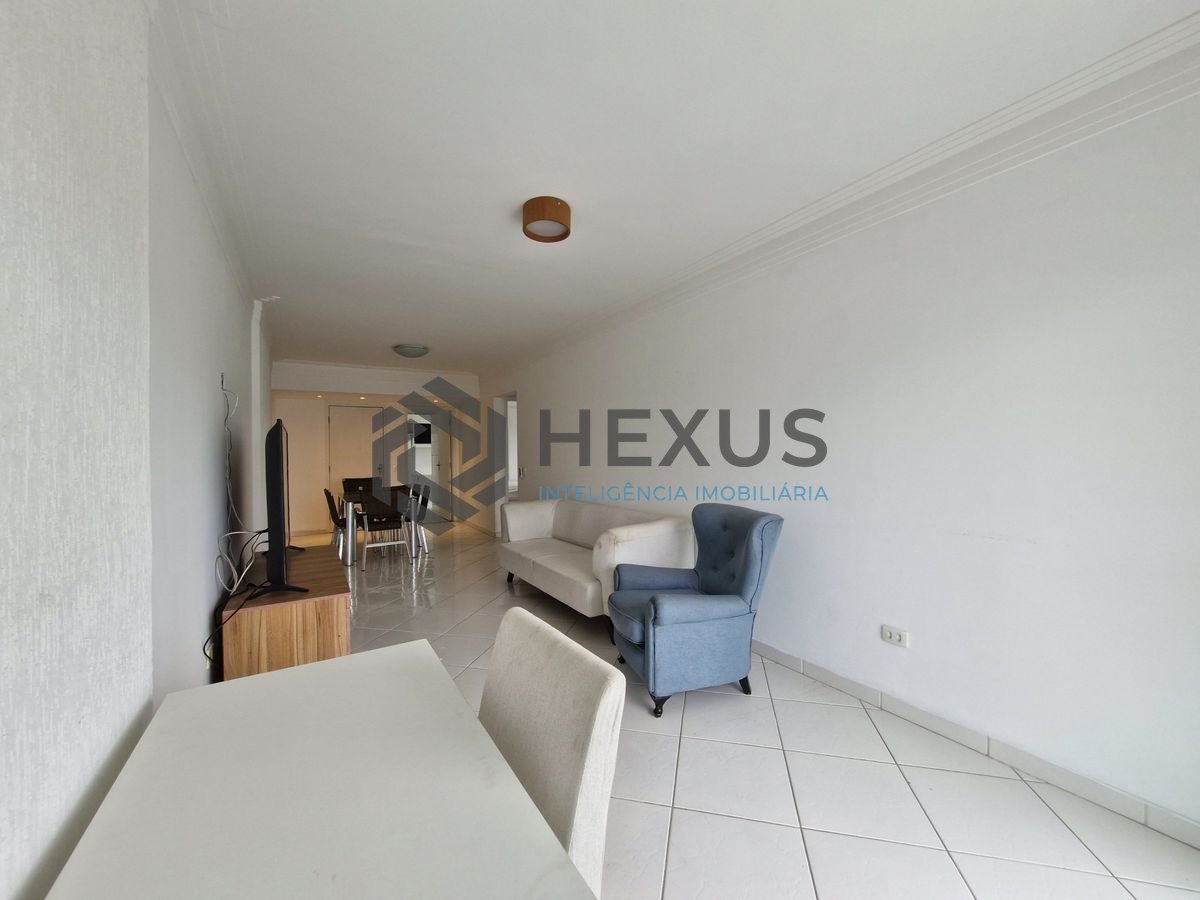 Foto 11 de Apartamento reformado com varanda a 100m da praia no Tombo, Guarujá