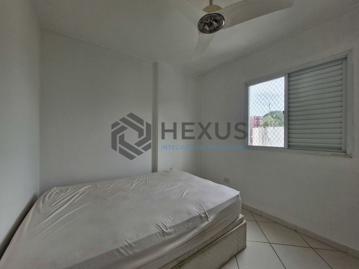 Foto 18 de Apartamento reformado com varanda a 100m da praia no Tombo, Guarujá