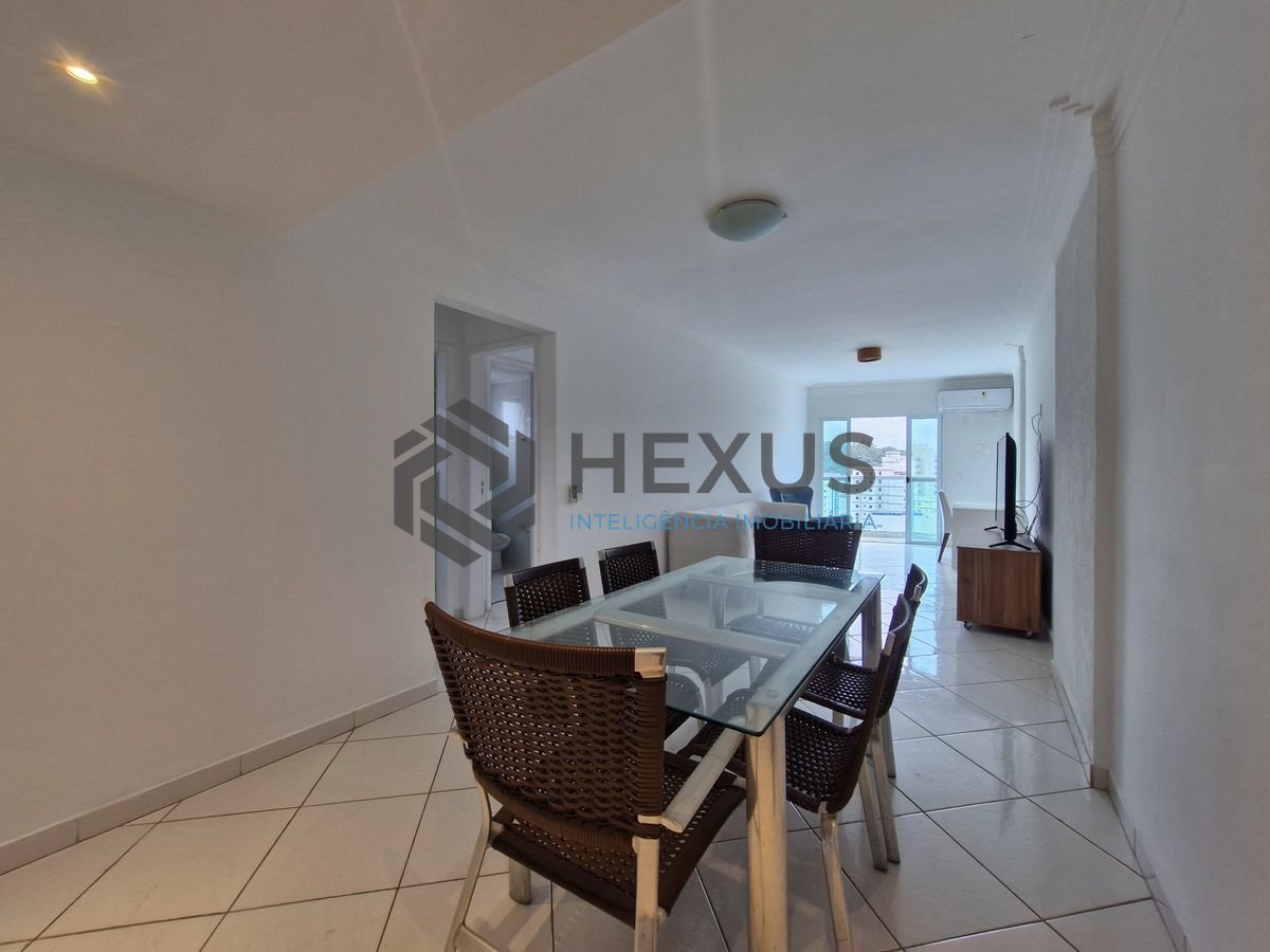 Foto 5 de Apartamento reformado com varanda a 100m da praia no Tombo, Guarujá
