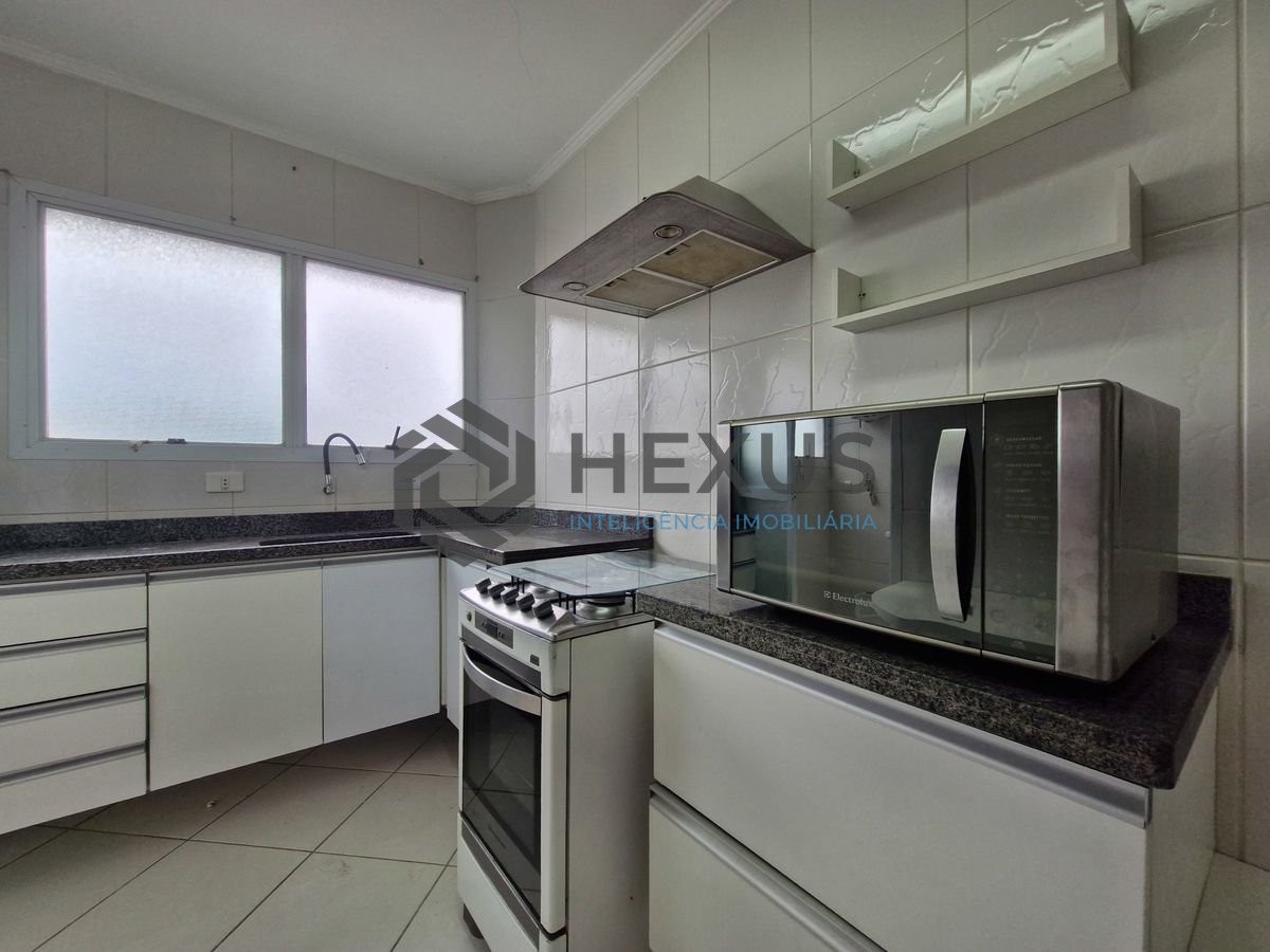 Foto 24 de Apartamento reformado com varanda a 100m da praia no Tombo, Guarujá