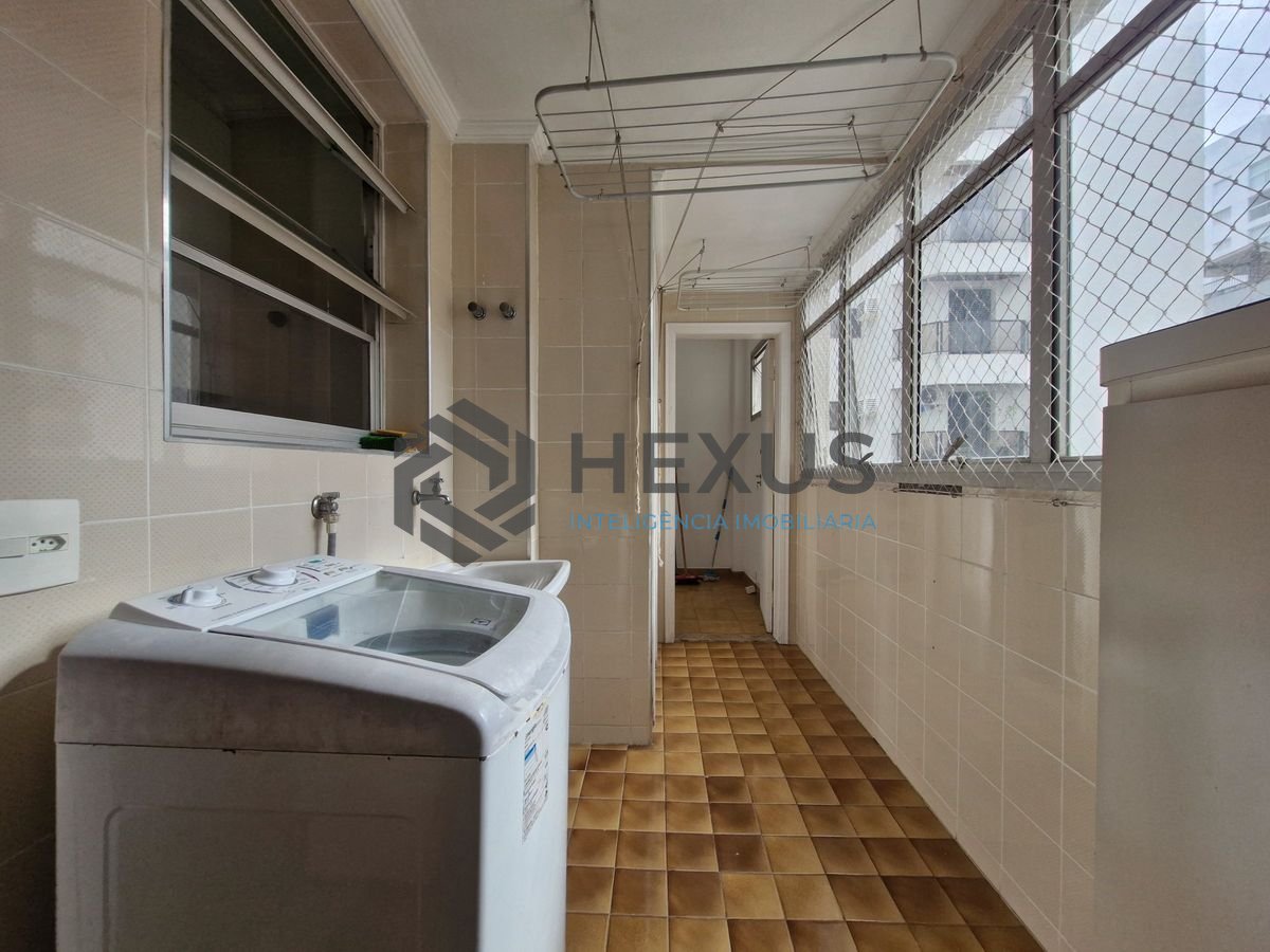 Foto 20 de Apartamento com varanda a 150m da praia na região da Barra Funda nas Pitangueiras, Guarujá