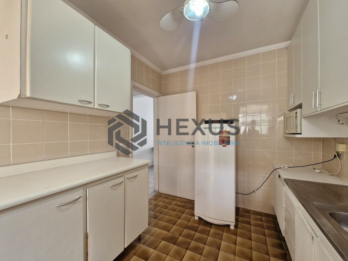 Foto 18 de Apartamento com varanda a 150m da praia na região da Barra Funda nas Pitangueiras, Guarujá