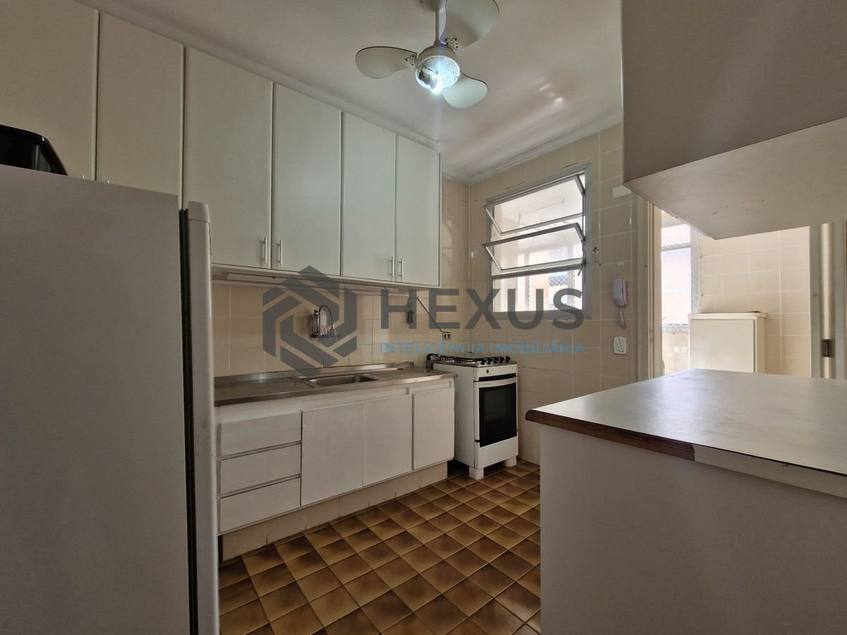 Foto 14 de Apartamento com varanda a 150m da praia na região da Barra Funda nas Pitangueiras, Guarujá