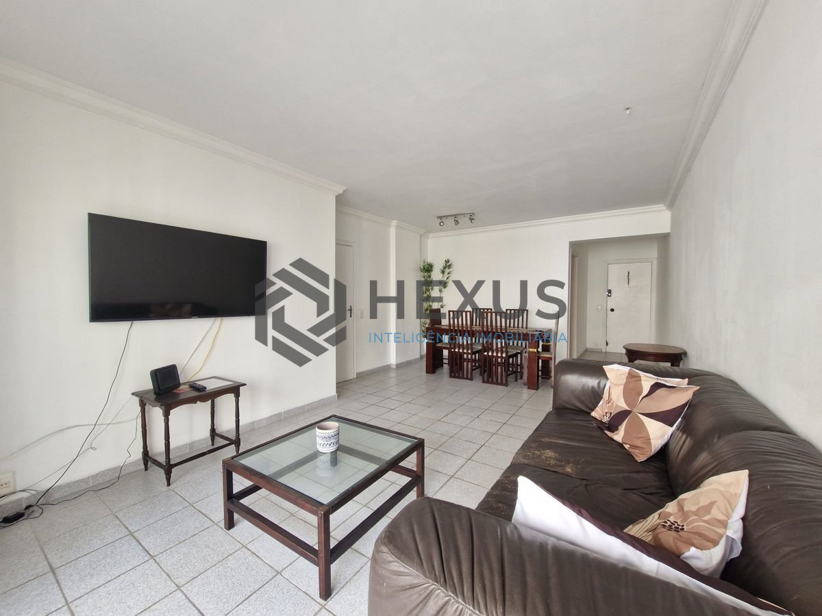 Foto 5 de Apartamento com varanda a 150m da praia na região da Barra Funda nas Pitangueiras, Guarujá