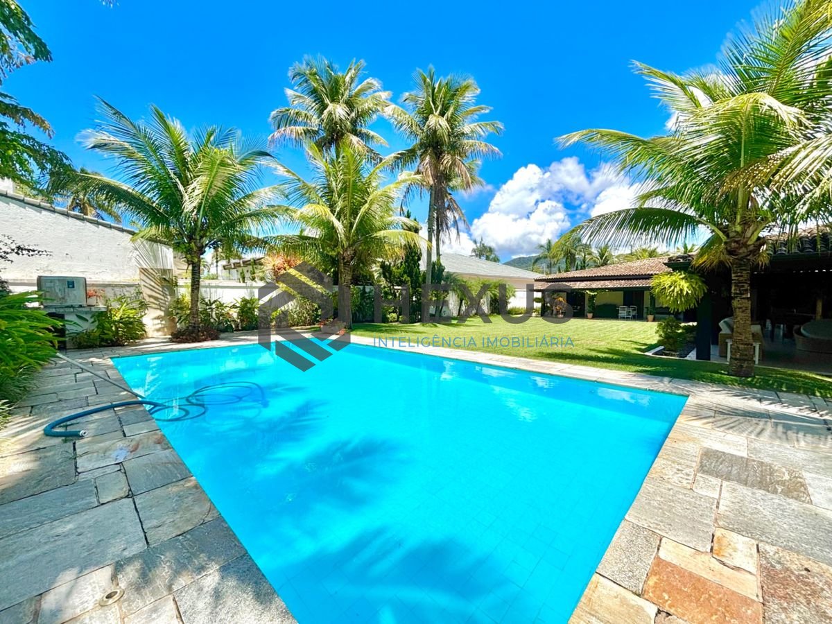 Foto 8 de Casa reformada com piscina e área gourmet no Jardim Acapulco, Guarujá