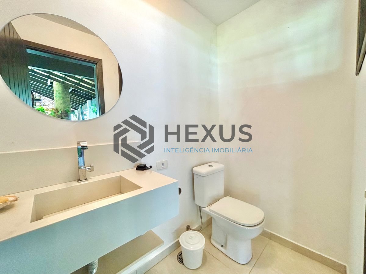 Foto 14 de Casa reformada com piscina e área gourmet no Jardim Acapulco, Guarujá