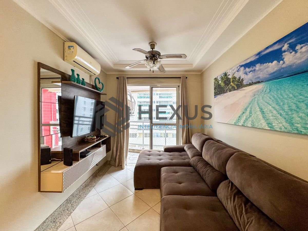 Foto 6 de Apartamento reformado com varanda e lazer a 150m da praia nas Pitangueiras, Guarujá
