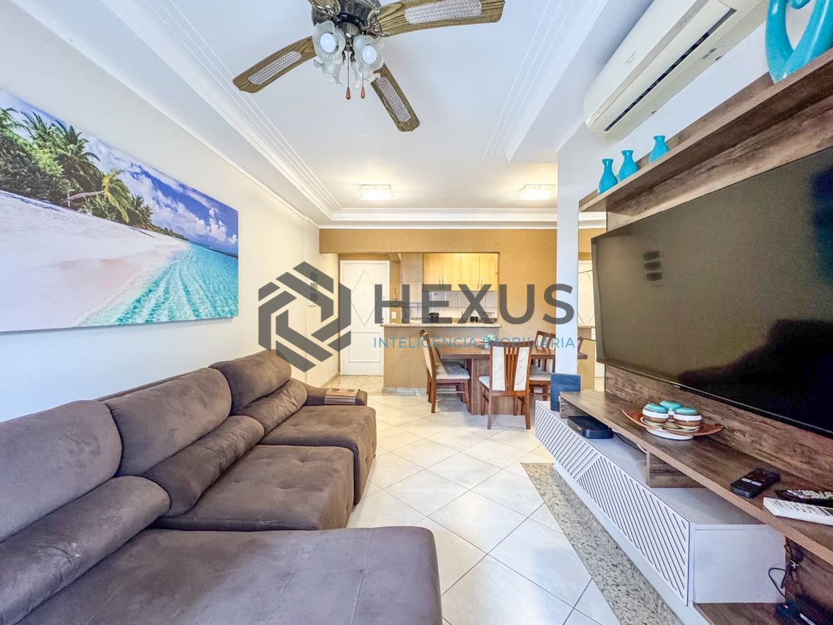Foto 2 de Apartamento reformado com varanda e lazer a 150m da praia nas Pitangueiras, Guarujá