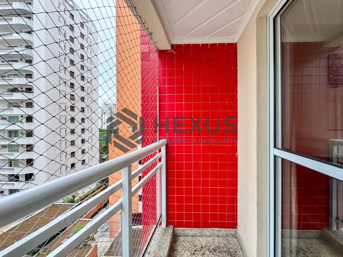 Foto 10 de Apartamento reformado com varanda e lazer a 150m da praia nas Pitangueiras, Guarujá