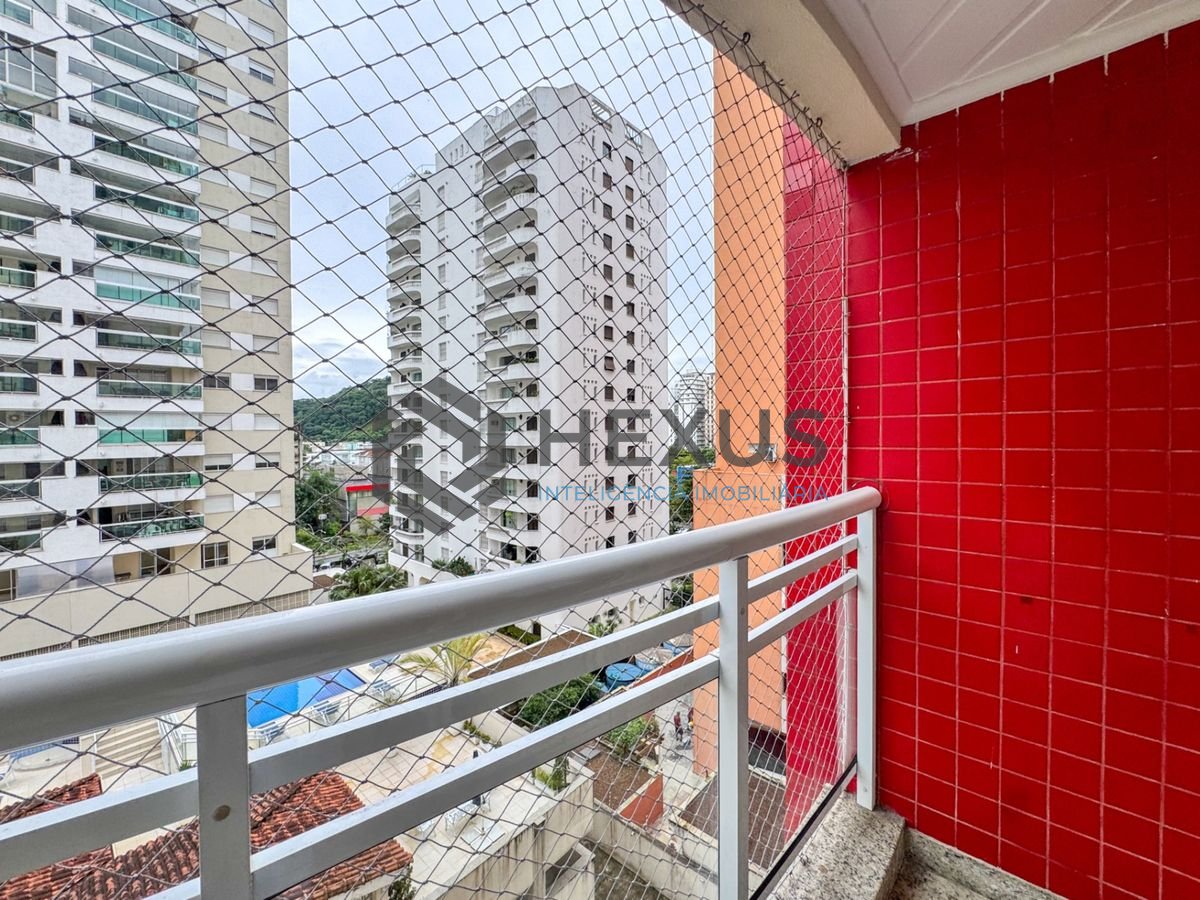 Foto 9 de Apartamento reformado com varanda e lazer a 150m da praia nas Pitangueiras, Guarujá