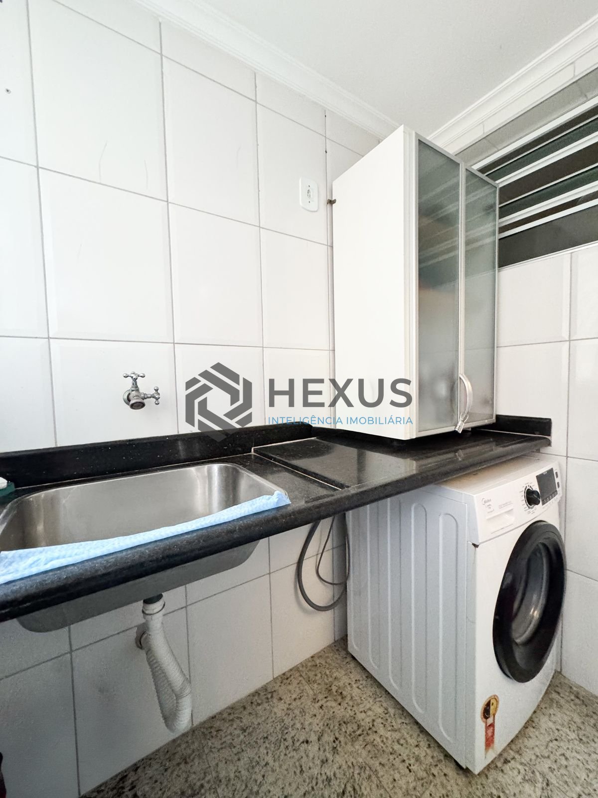 Foto 30 de Apartamento reformado com varanda e lazer a 150m da praia nas Pitangueiras, Guarujá