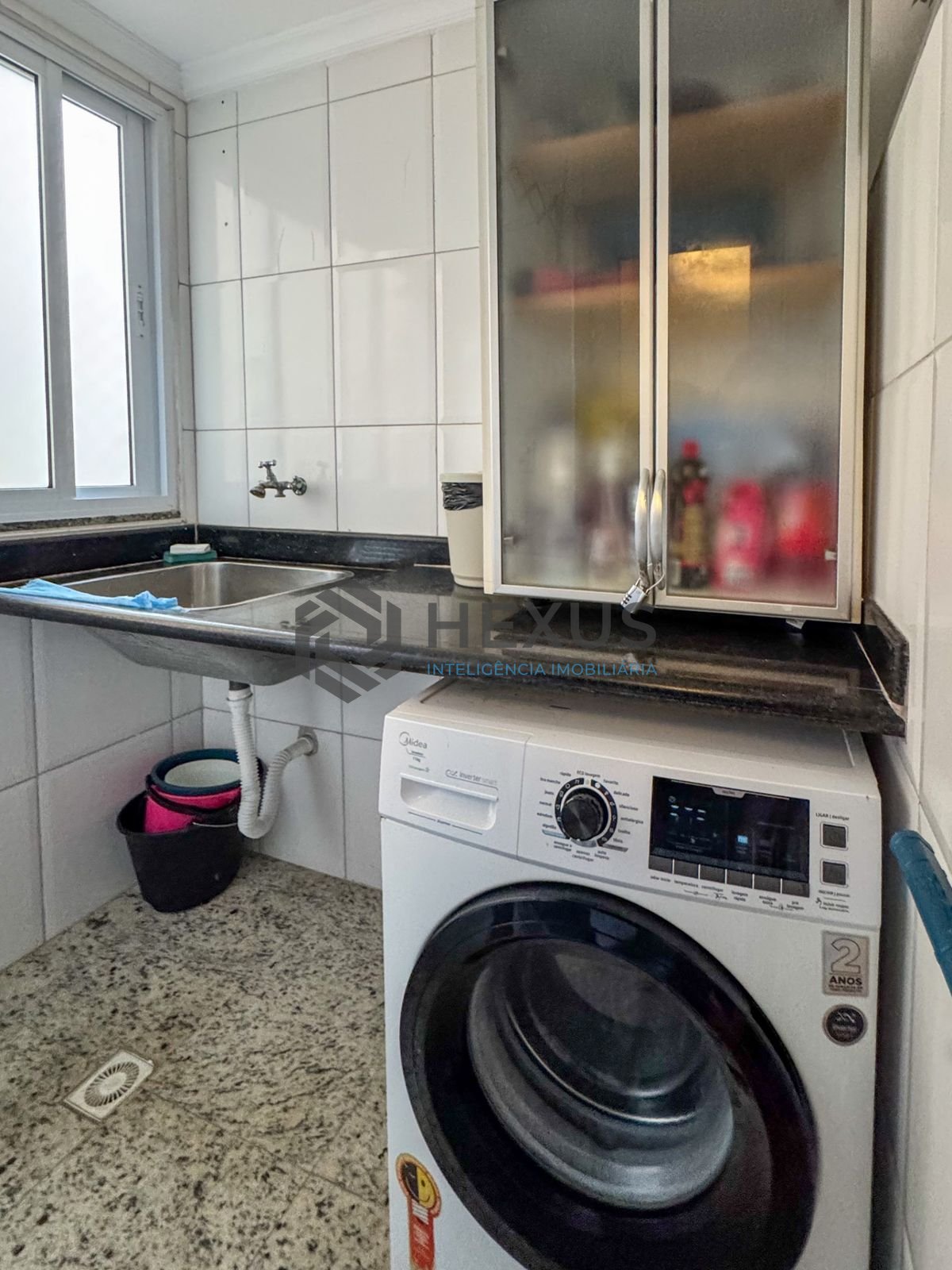 Foto 29 de Apartamento reformado com varanda e lazer a 150m da praia nas Pitangueiras, Guarujá