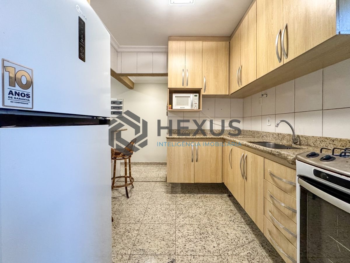 Foto 28 de Apartamento reformado com varanda e lazer a 150m da praia nas Pitangueiras, Guarujá