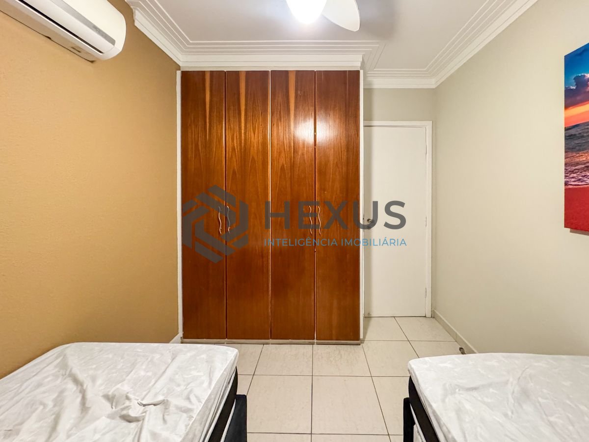 Foto 13 de Apartamento reformado com varanda e lazer a 150m da praia nas Pitangueiras, Guarujá
