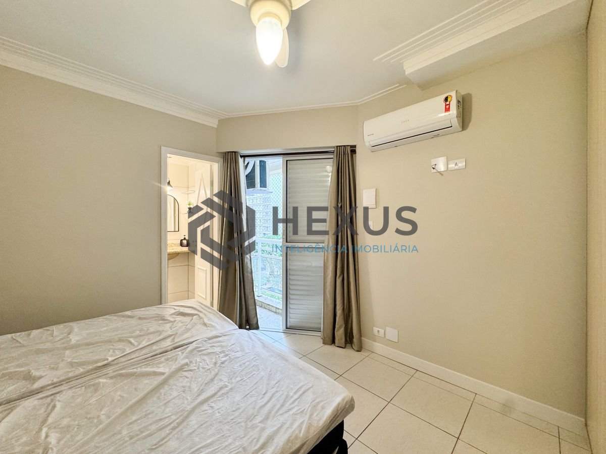 Foto 18 de Apartamento reformado com varanda e lazer a 150m da praia nas Pitangueiras, Guarujá