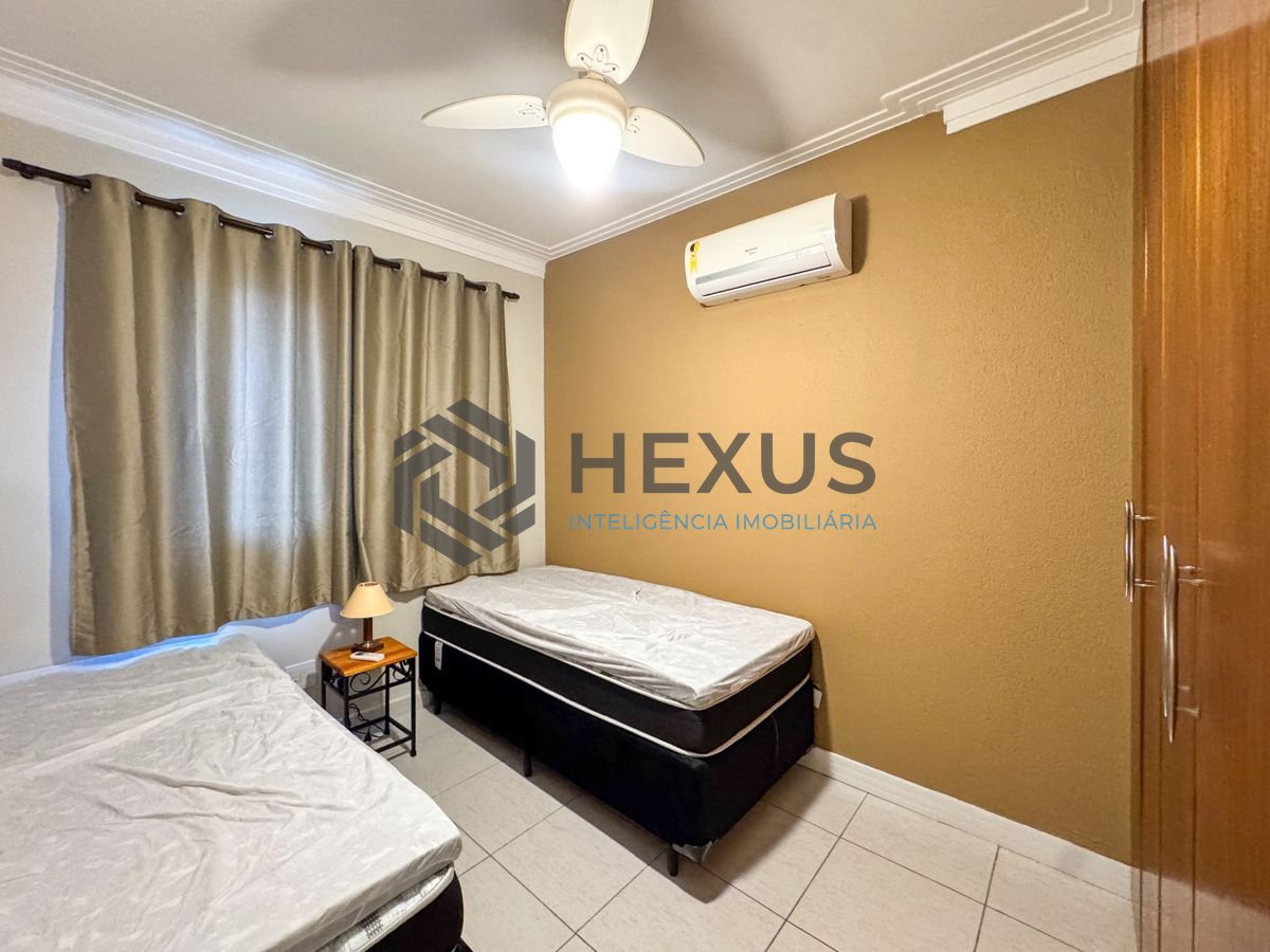 Foto 11 de Apartamento reformado com varanda e lazer a 150m da praia nas Pitangueiras, Guarujá