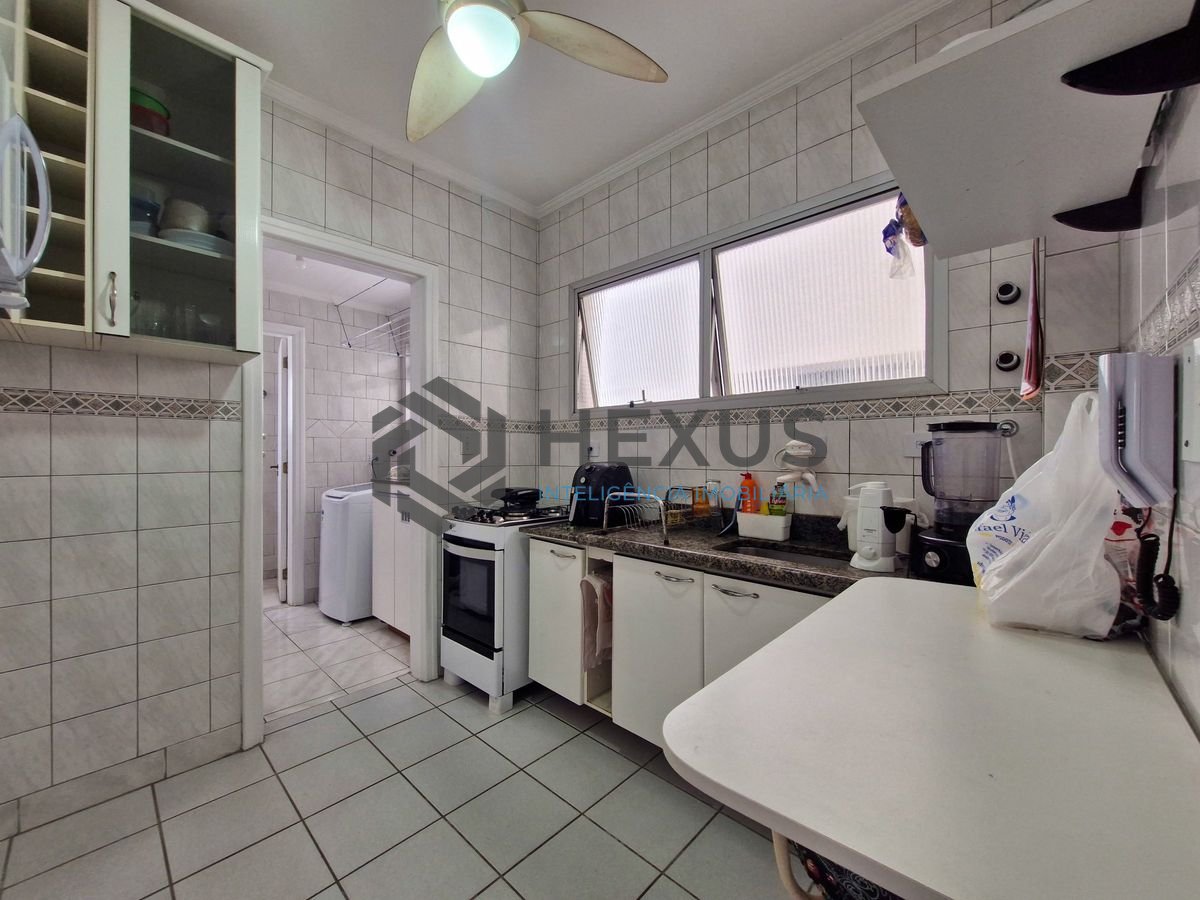 Foto 17 de Apartamento reformado a 200m da praia no Jardim Astúrias, Guarujá