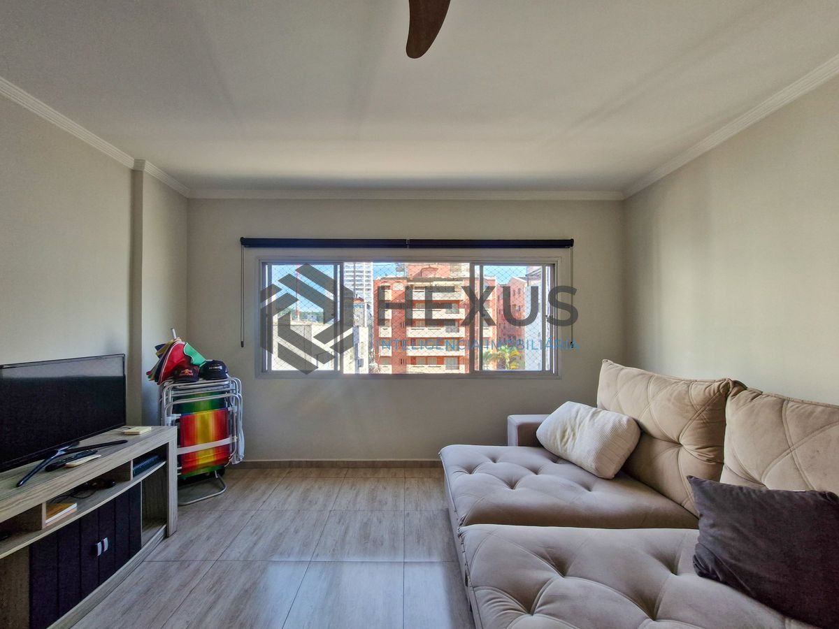 Foto 2 de Apartamento reformado a 200m da praia no Jardim Astúrias, Guarujá