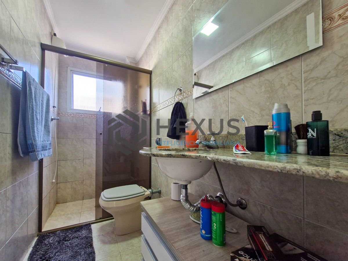Foto 16 de Apartamento reformado a 200m da praia no Jardim Astúrias, Guarujá