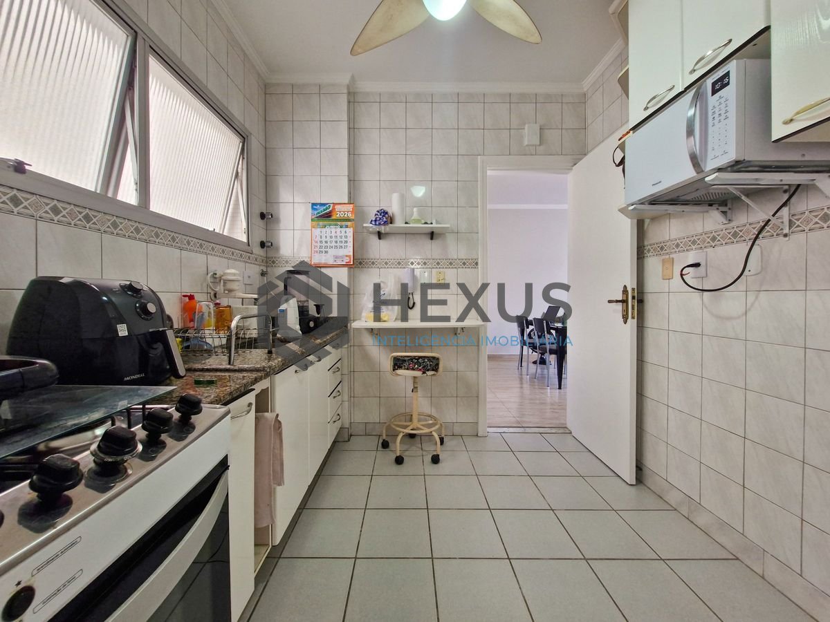 Foto 18 de Apartamento reformado a 200m da praia no Jardim Astúrias, Guarujá