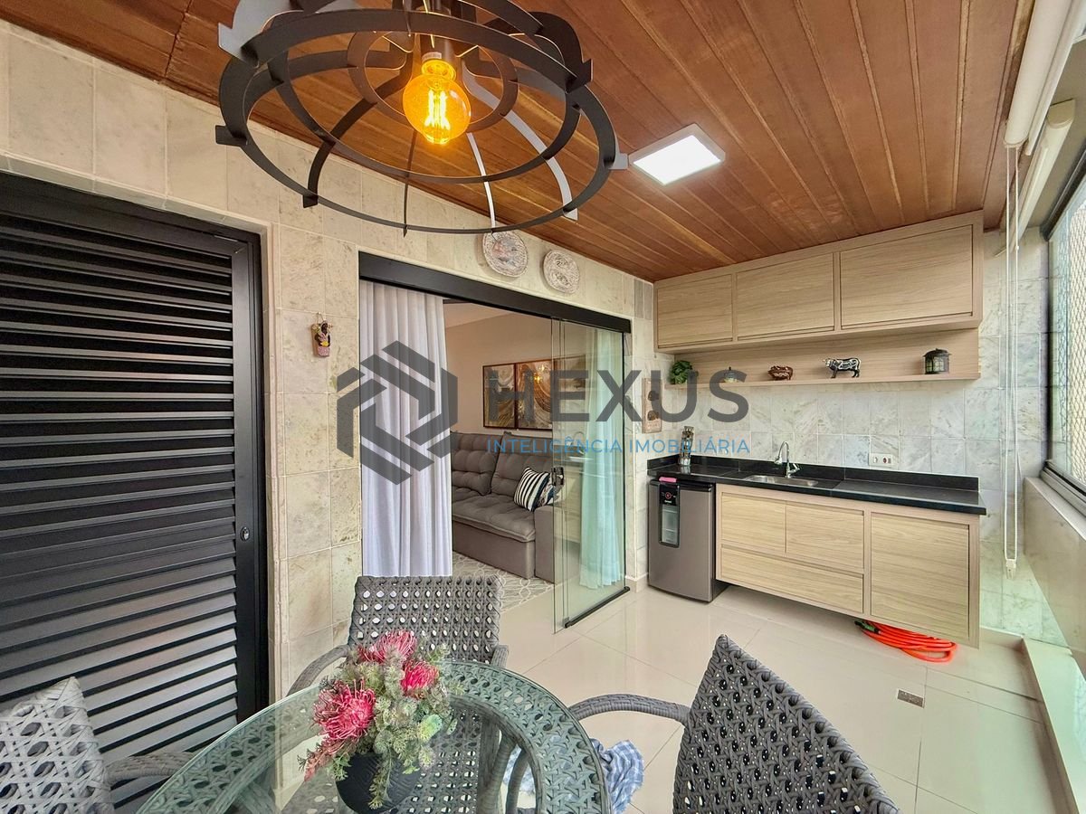 Foto 8 de Apartamento reformado com varanda e lazer a 300m da praia na Enseada, Guarujá