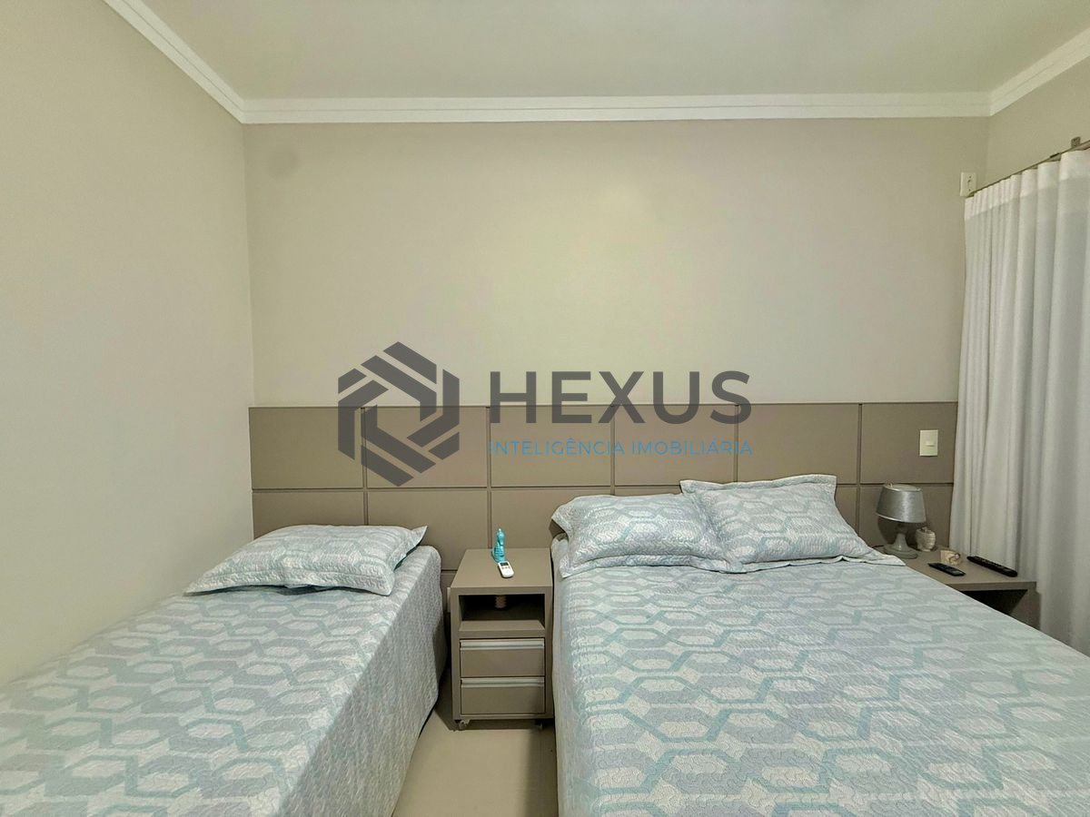 Foto 25 de Apartamento reformado com varanda e lazer a 300m da praia na Enseada, Guarujá