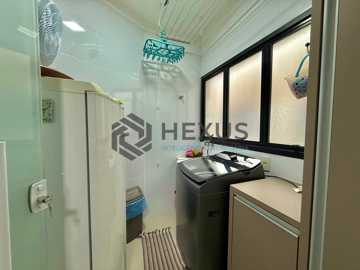Foto 33 de Apartamento reformado com varanda e lazer a 300m da praia na Enseada, Guarujá
