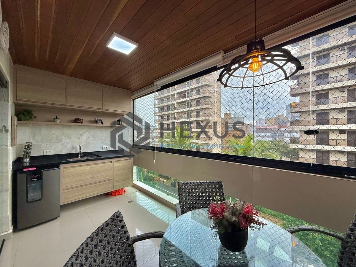 Foto 7 de Apartamento reformado com varanda e lazer a 300m da praia na Enseada, Guarujá
