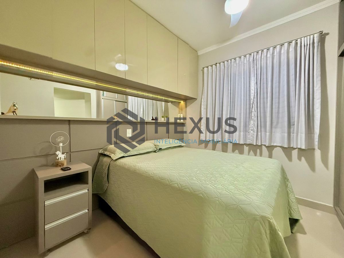 Foto 21 de Apartamento reformado com varanda e lazer a 300m da praia na Enseada, Guarujá