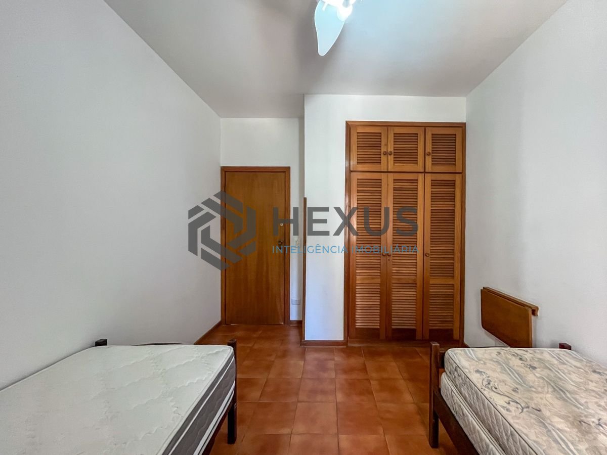 Foto 11 de Apartamento com varanda a 1 quadra da praia nas Pitangueiras, Guarujá