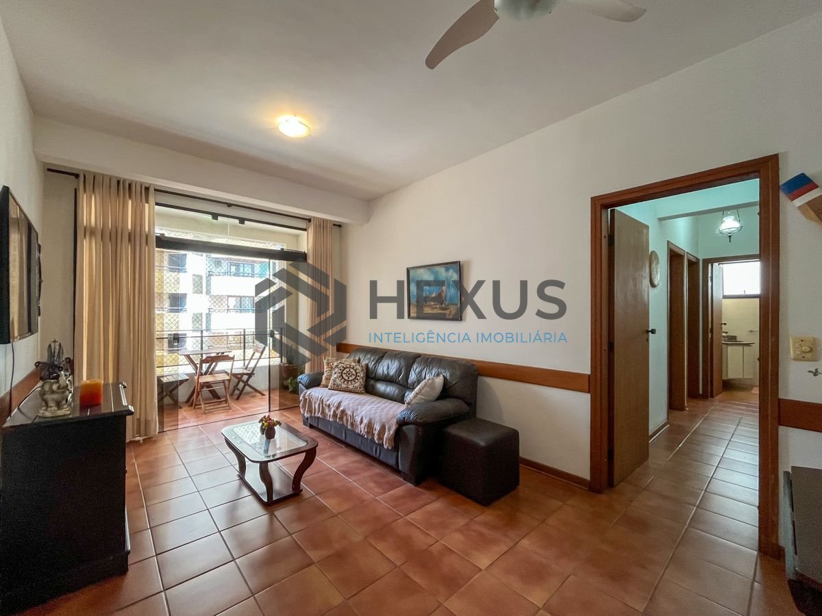 Foto 2 de Apartamento com varanda a 1 quadra da praia nas Pitangueiras, Guarujá
