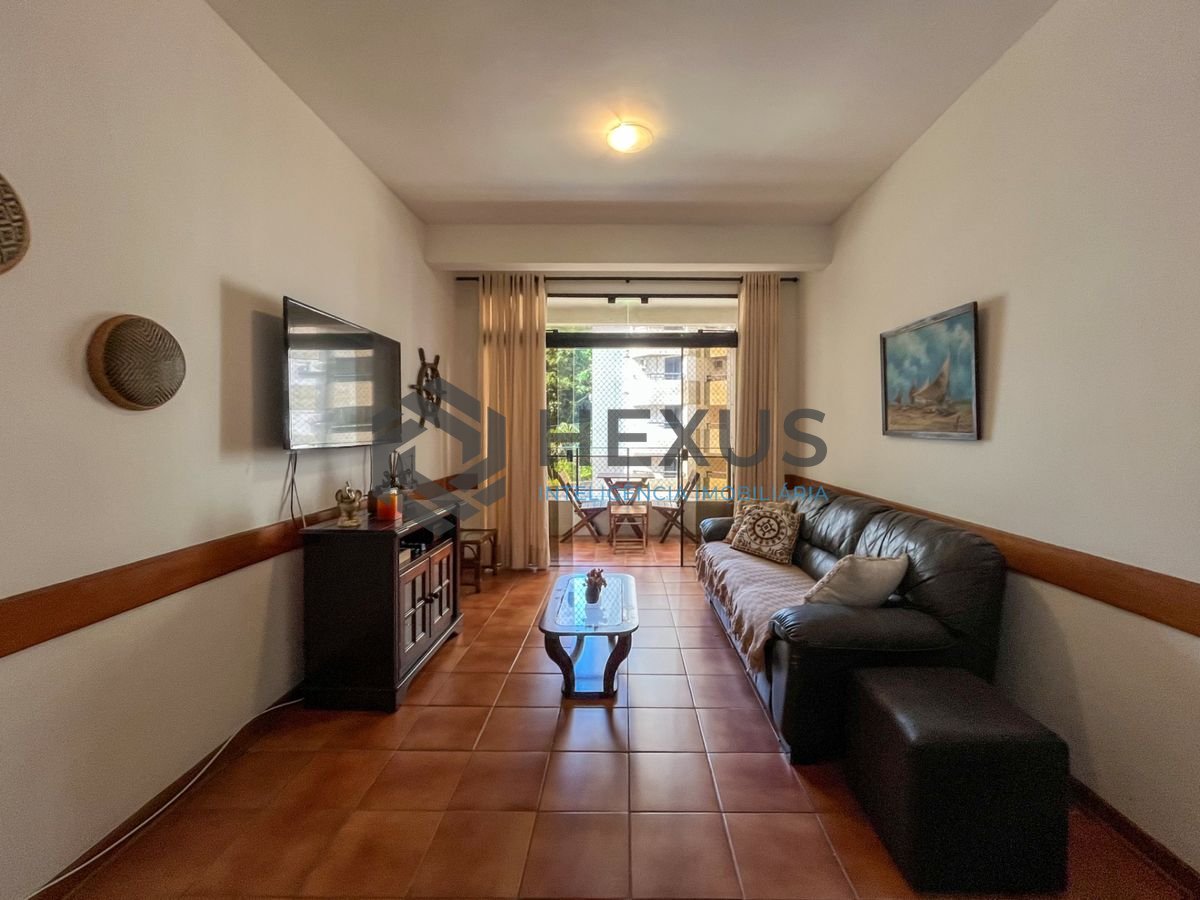 Foto 3 de Apartamento com varanda a 1 quadra da praia nas Pitangueiras, Guarujá