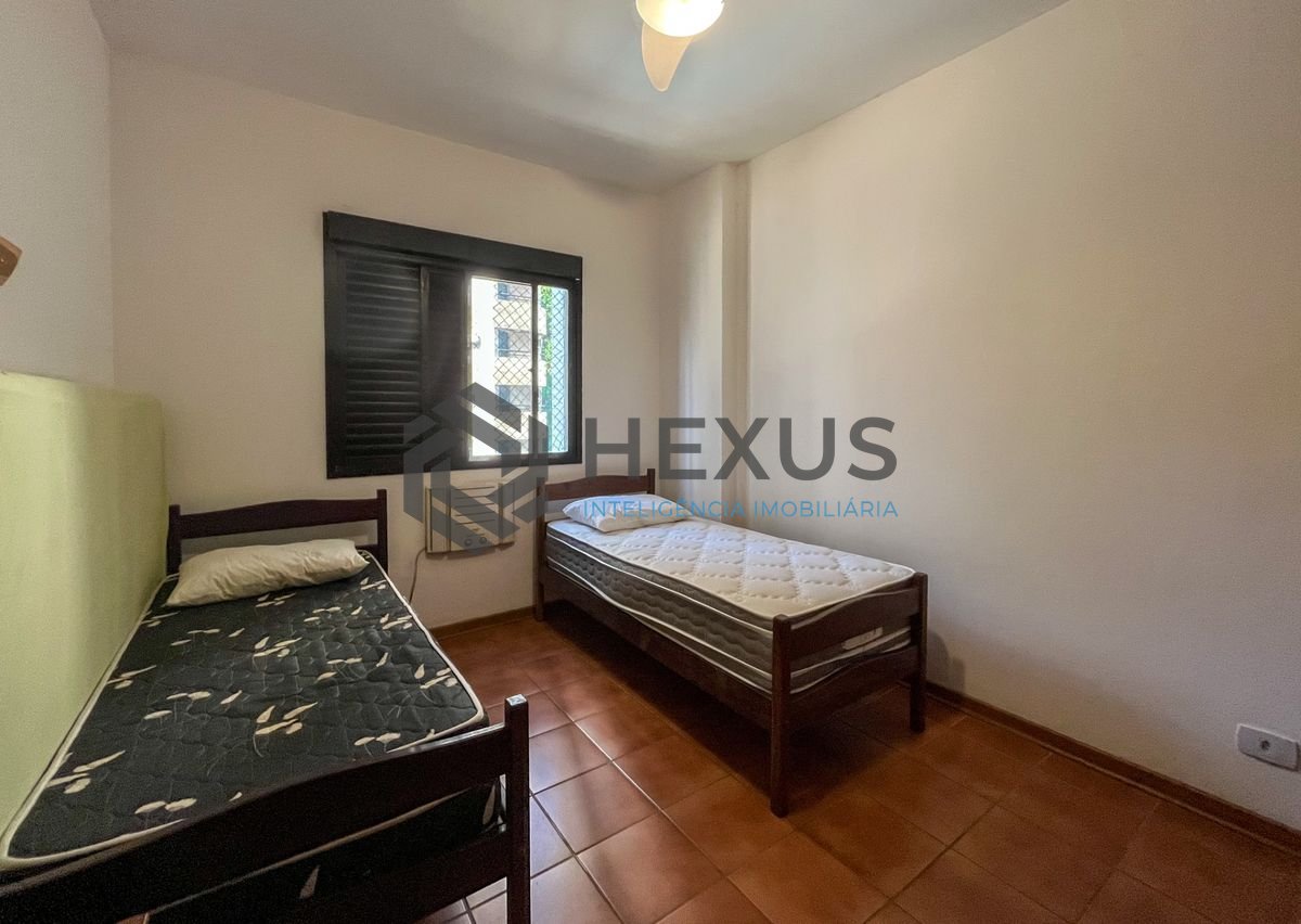 Foto 12 de Apartamento com varanda a 1 quadra da praia nas Pitangueiras, Guarujá