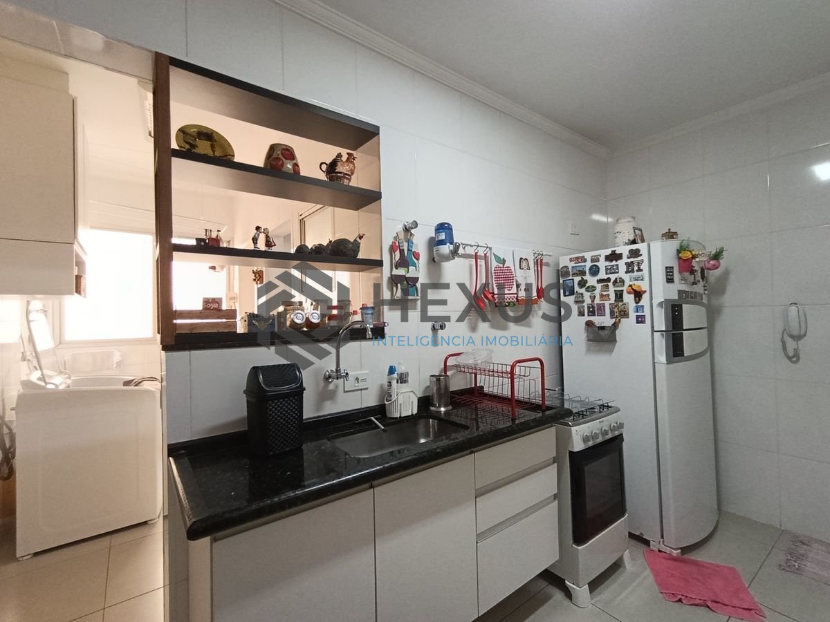 Foto 15 de Apartamento reformado com varanda a 350m da praia na Enseada, Guarujá