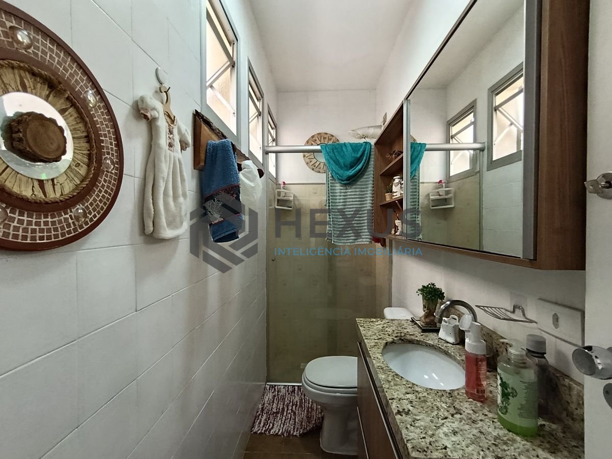 Foto 19 de Apartamento reformado com varanda a 350m da praia na Enseada, Guarujá
