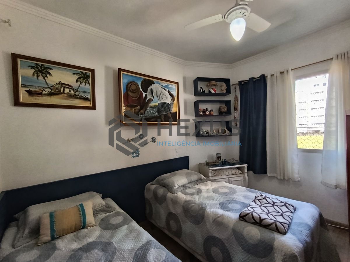 Foto 6 de Apartamento reformado com varanda a 350m da praia na Enseada, Guarujá