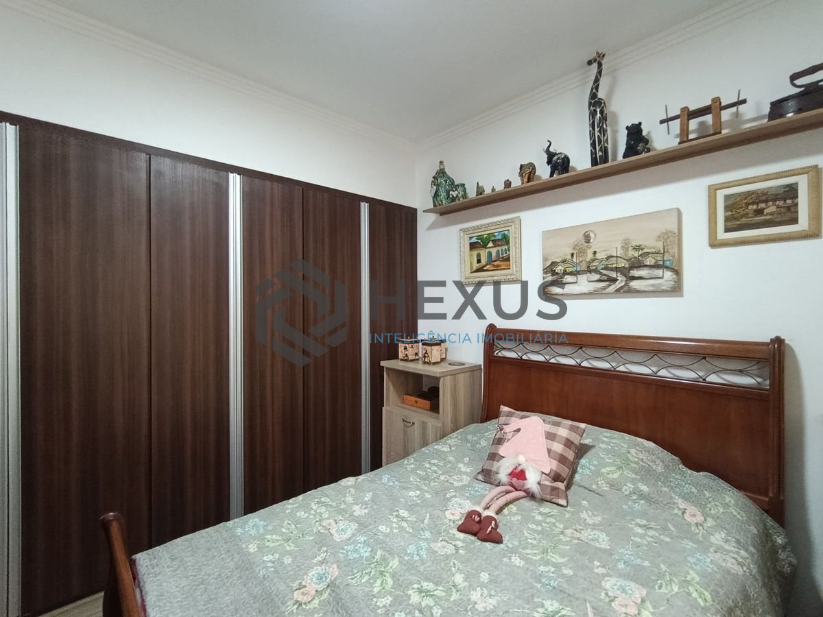 Foto 12 de Apartamento reformado com varanda a 350m da praia na Enseada, Guarujá