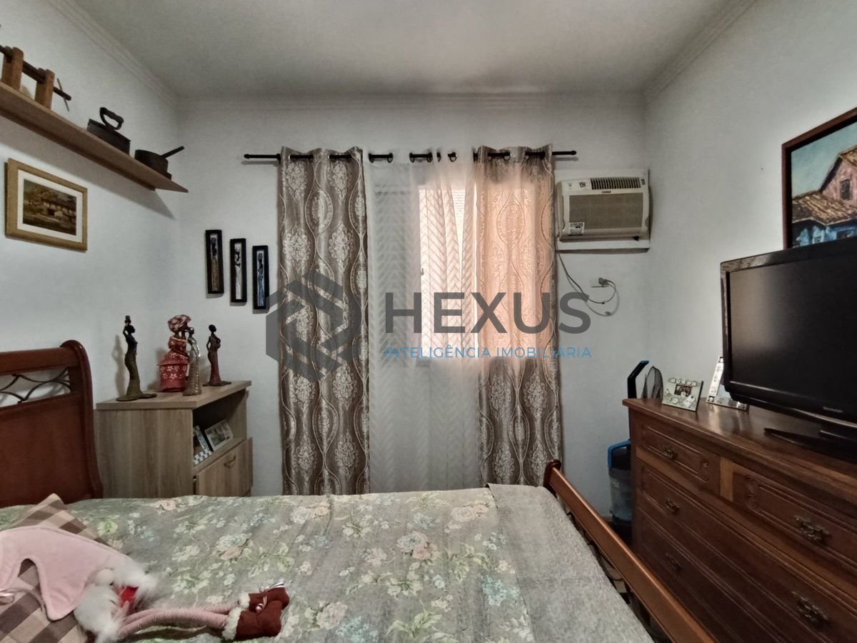 Foto 11 de Apartamento reformado com varanda a 350m da praia na Enseada, Guarujá