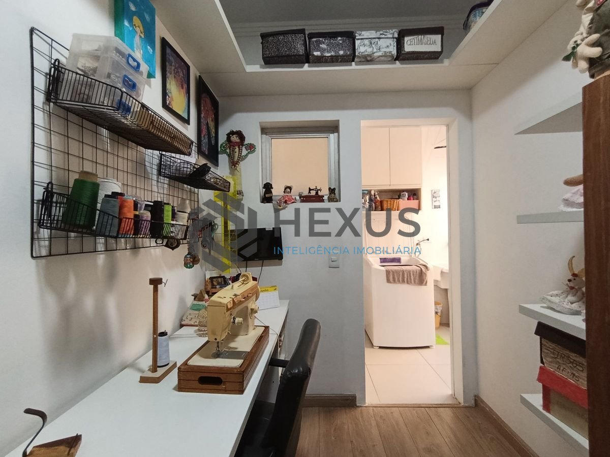 Foto 14 de Apartamento reformado com varanda a 350m da praia na Enseada, Guarujá