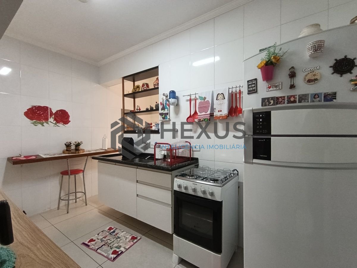 Foto 17 de Apartamento reformado com varanda a 350m da praia na Enseada, Guarujá