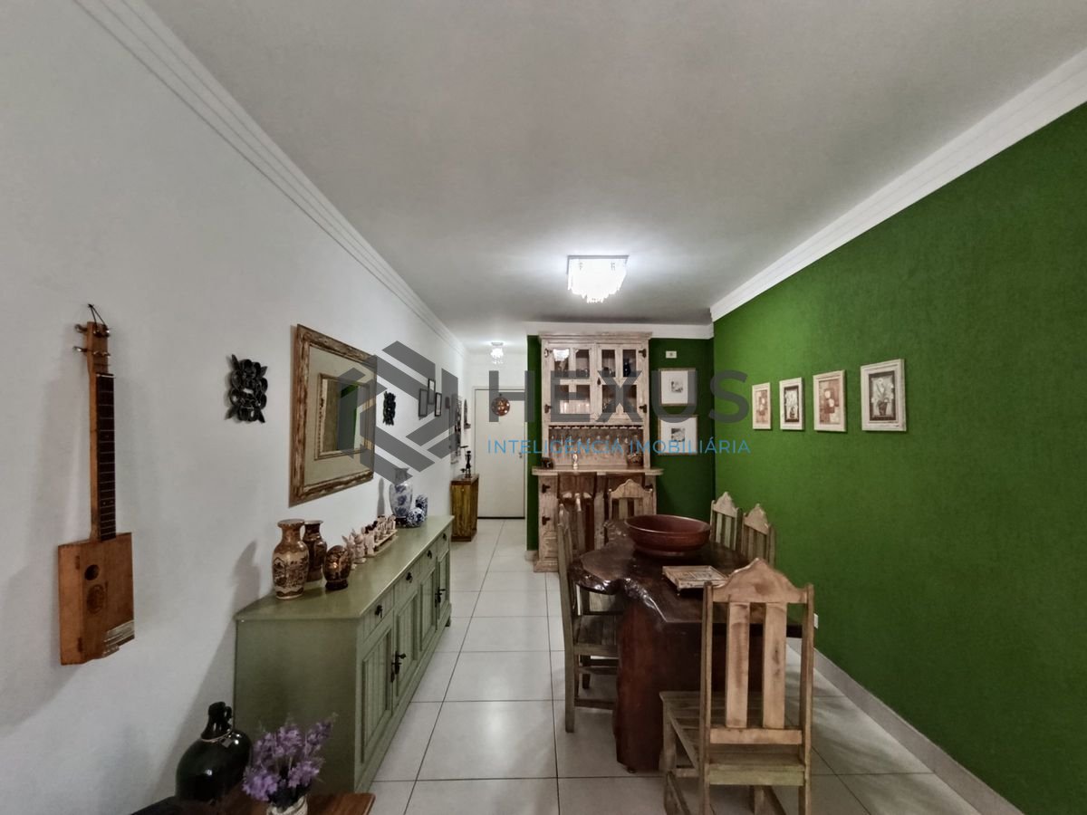 Foto 2 de Apartamento reformado com varanda a 350m da praia na Enseada, Guarujá